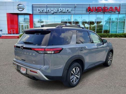 Solid Gray/Super Black 2024 Nissan Pathfinder SL FWD