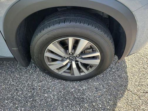 Solid Gray/Super Black 2024 Nissan Pathfinder SL FWD