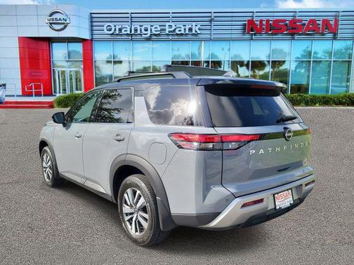 Solid Gray/Super Black 2024 Nissan Pathfinder SL FWD