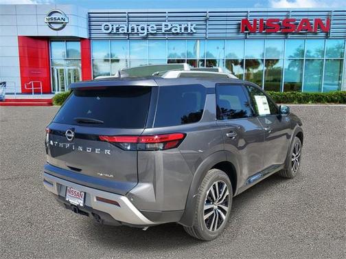 2025 Nissan Pathfinder Platinum FWD