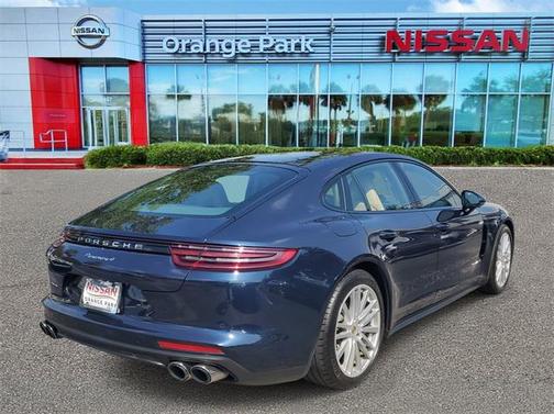 2018 Porsche Panamera 4