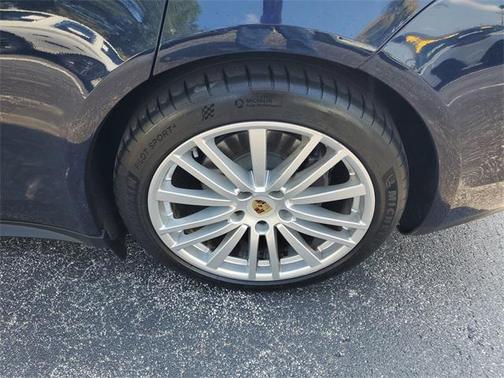 2018 Porsche Panamera 4