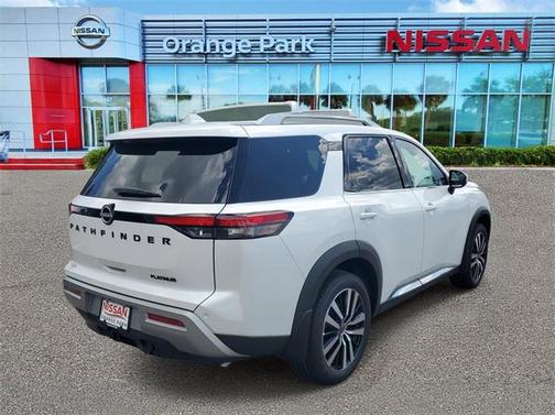 2025 Nissan Pathfinder Platinum FWD