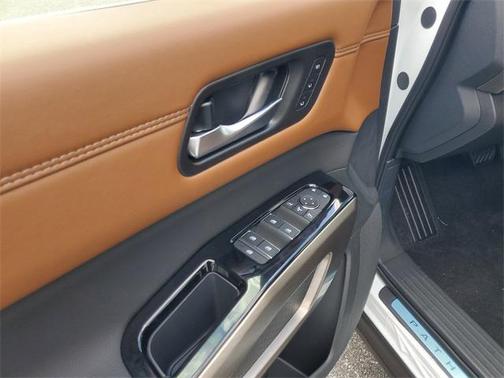 2025 Nissan Pathfinder Platinum FWD