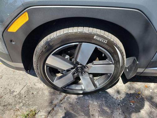 Ecotronic Gray 2025 Hyundai SANTA FE Limited