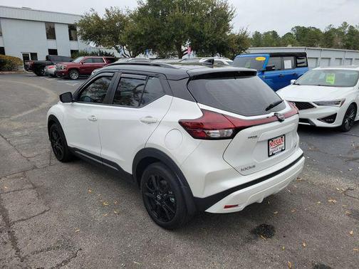 2023 Nissan Kicks SR