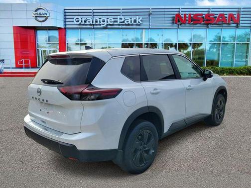 Everest White Pearl Tricoat 2026 Nissan Rogue SV