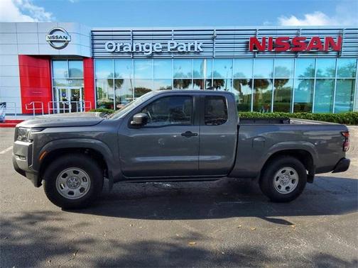 Photo 3 of 31 of 2022 Nissan Frontier S
