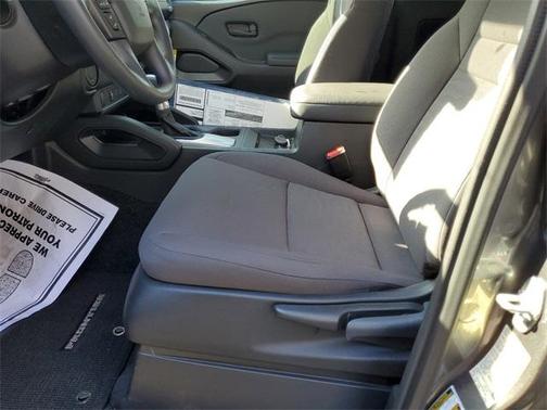 Photo 5 of 31 of 2022 Nissan Frontier S
