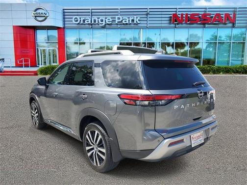 2024 Nissan Pathfinder Platinum FWD