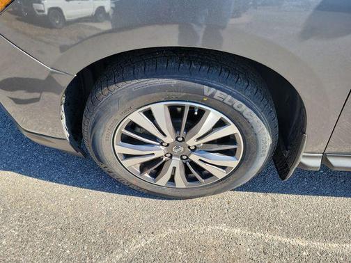 2017 Nissan Pathfinder SL