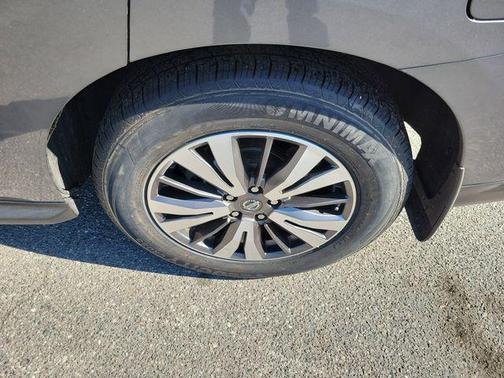 2017 Nissan Pathfinder SL