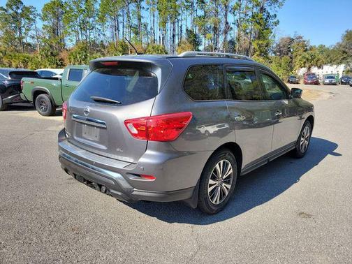 2017 Nissan Pathfinder SL