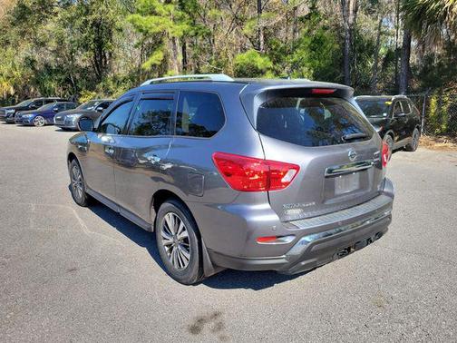 2017 Nissan Pathfinder SL