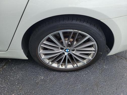 Alpine White 2018 BMW 530 530i