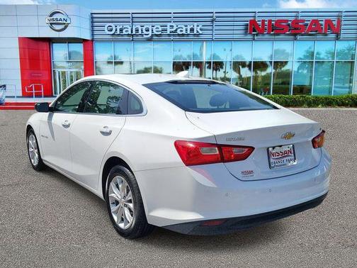 Summit White 2024 Chevrolet Malibu FWD 1LT