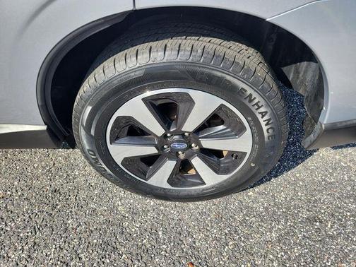 Ice Silver Metallic 2018 Subaru Forester 2.5i Limited