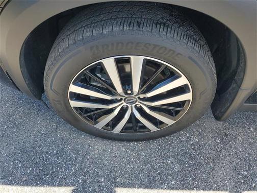 2025 Nissan Pathfinder Platinum 4WD