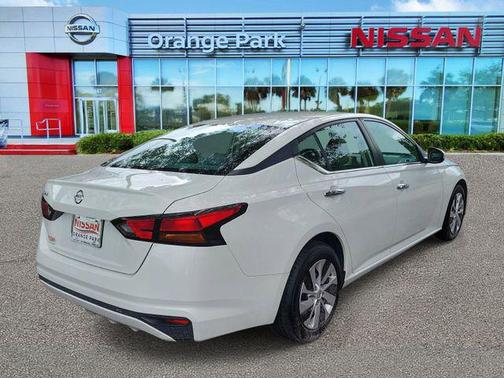 Glacier White 2021 Nissan Altima S FWD
