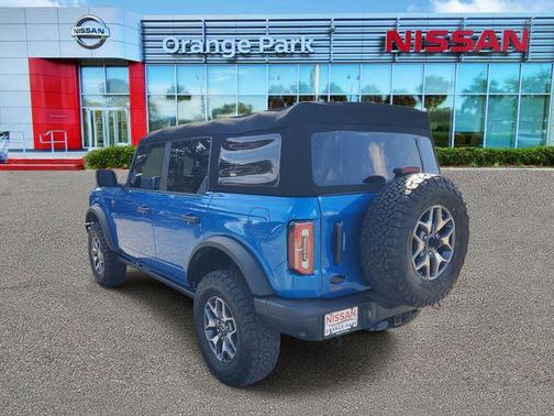 VELOCITY BLUE METALLIC 2023 Ford Bronco Badlands