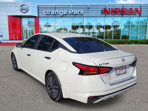Pearl White Tricoat 2023 Nissan Altima 2.5 SV