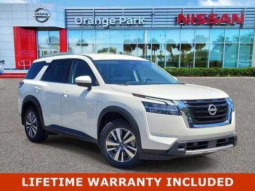Pearl White Tricoat 2024 Nissan Pathfinder SL FWD