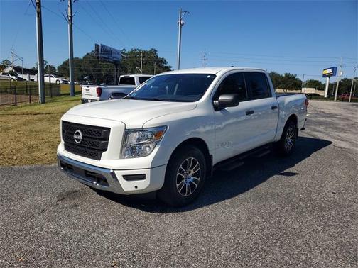 2024 Nissan Titan SV