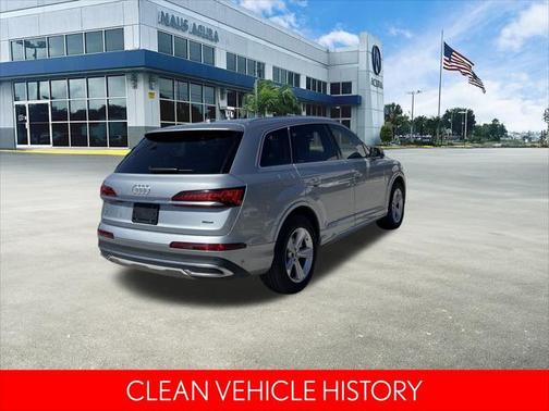 2024 Audi Q7 45 Premium Plus