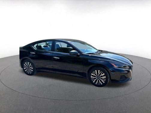 Super Black 2025 Nissan Altima SV FWD