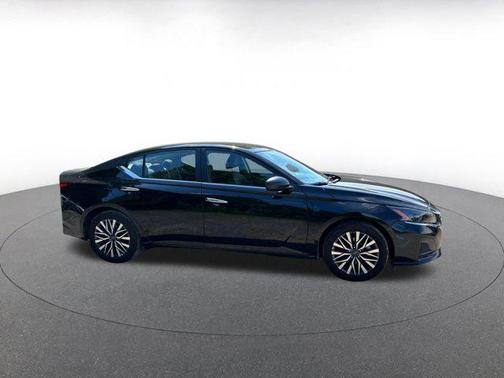 Super Black 2025 Nissan Altima SV FWD