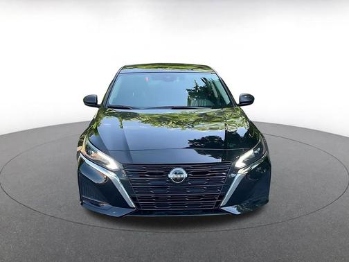 Super Black 2025 Nissan Altima SV FWD