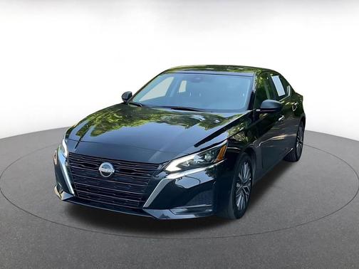 Super Black 2025 Nissan Altima SV FWD