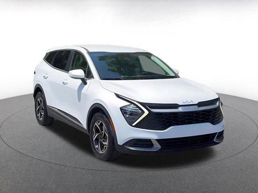 Glacial White Pearl 2025 Kia Sportage LX