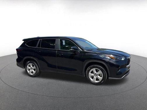Midnight Black Metallic 2025 Toyota Highlander LE
