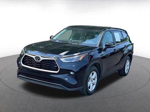 Midnight Black Metallic 2025 Toyota Highlander LE