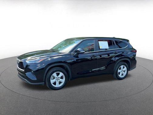 Midnight Black Metallic 2025 Toyota Highlander LE