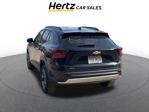 Mosaic Black Metallic 2025 Chevrolet Trax LT