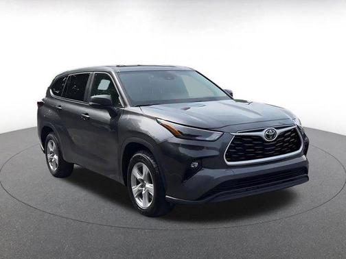 Magnetic Gray Metallic 2025 Toyota Highlander LE