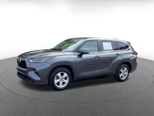 Magnetic Gray Metallic 2025 Toyota Highlander LE