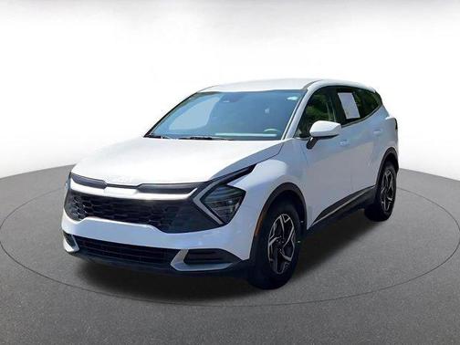 Glacial White Pearl 2025 Kia Sportage LX