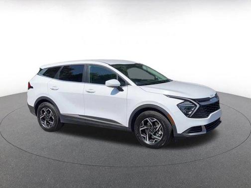 Glacial White Pearl 2025 Kia Sportage LX