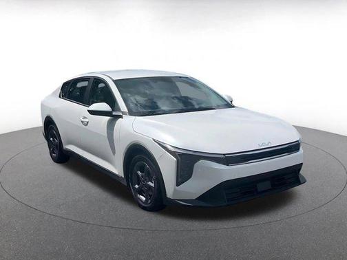 Snow White Pearl 2025 Kia K4 LXS