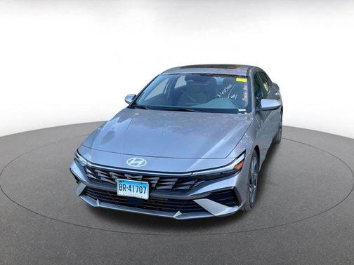 2025 Hyundai ELANTRA SEL