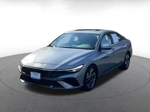 2025 Hyundai ELANTRA SEL