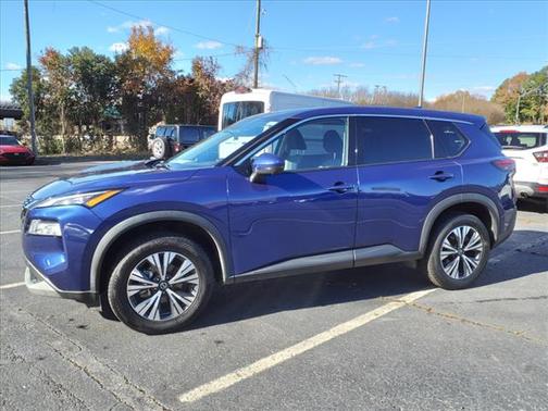 Photo 5 of 27 of 2021 Nissan Rogue SV