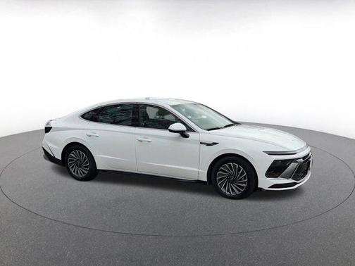 2025 Hyundai SONATA Hybrid SE