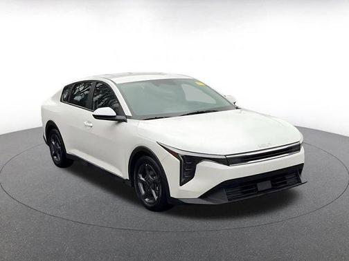 Snow White Pearl 2025 Kia K4 LXS