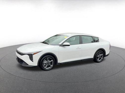 Snow White Pearl 2025 Kia K4 LXS