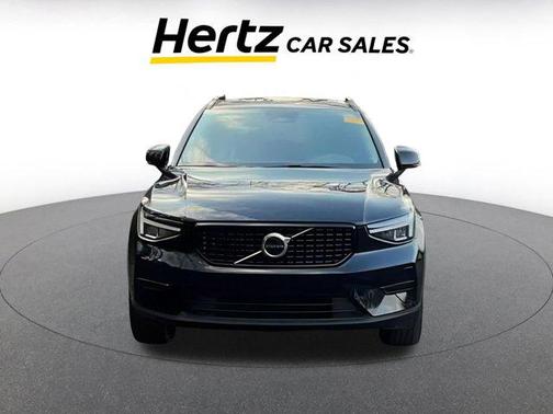 2024 Volvo XC40 CORE