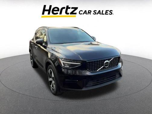 2024 Volvo XC40 CORE
